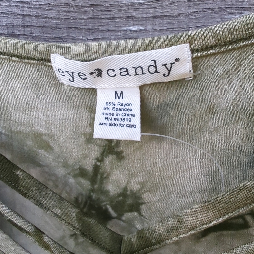 💚🩶Eye Candy Top Tye dyed Square Neckline with 3 Open Rows Cap Sleeves NWOT - Picture 2 of 6